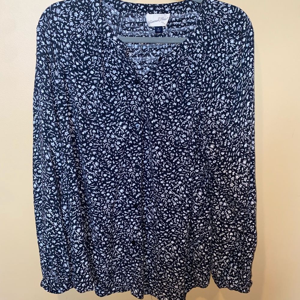 Universal Thread Women’s Long Sleeve Button Up Blouse Size X-LARGE